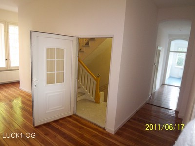 Ansicht Eingang mit Flur Richtung Küche