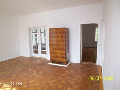 Ansicht Wohnzimmer zur Flur mit Durchgang Nebenraum