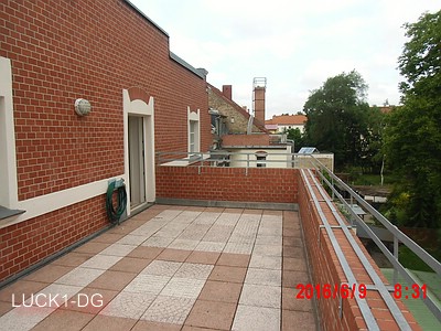 Terrasse, Ansicht zur Kita / Park